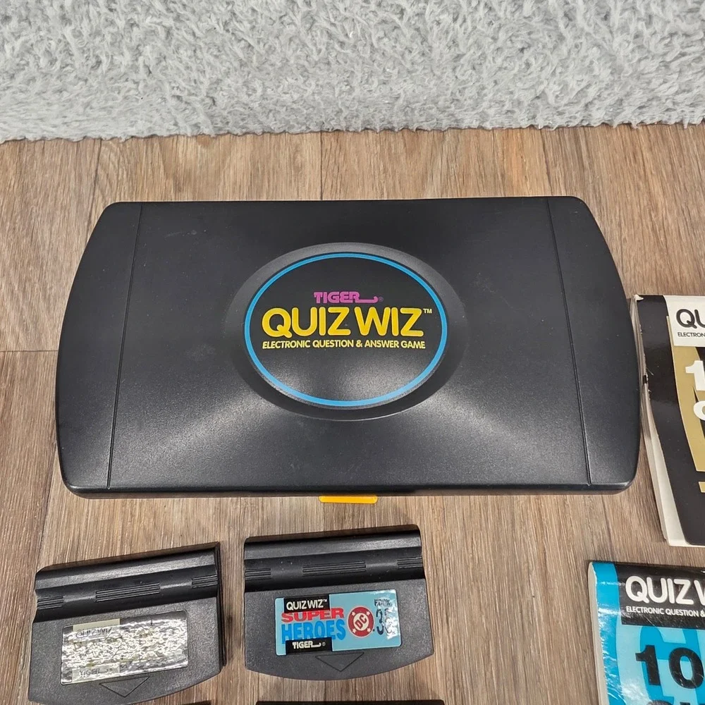 Tiger Quiz Wiz Electronic Trivia Game Console 4 Cartridges Nintendo Super Heroes